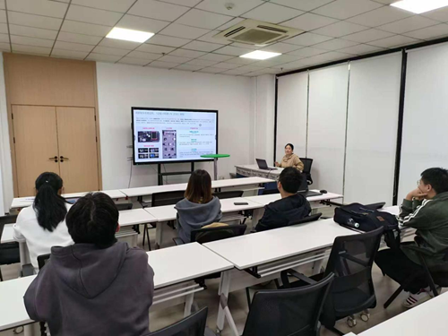 聚焦鴻蒙智聯(lián)場(chǎng)景，深化產(chǎn)教融合新篇——“智慧教育”工作室鴻蒙項(xiàng)目會(huì)議側(cè)記